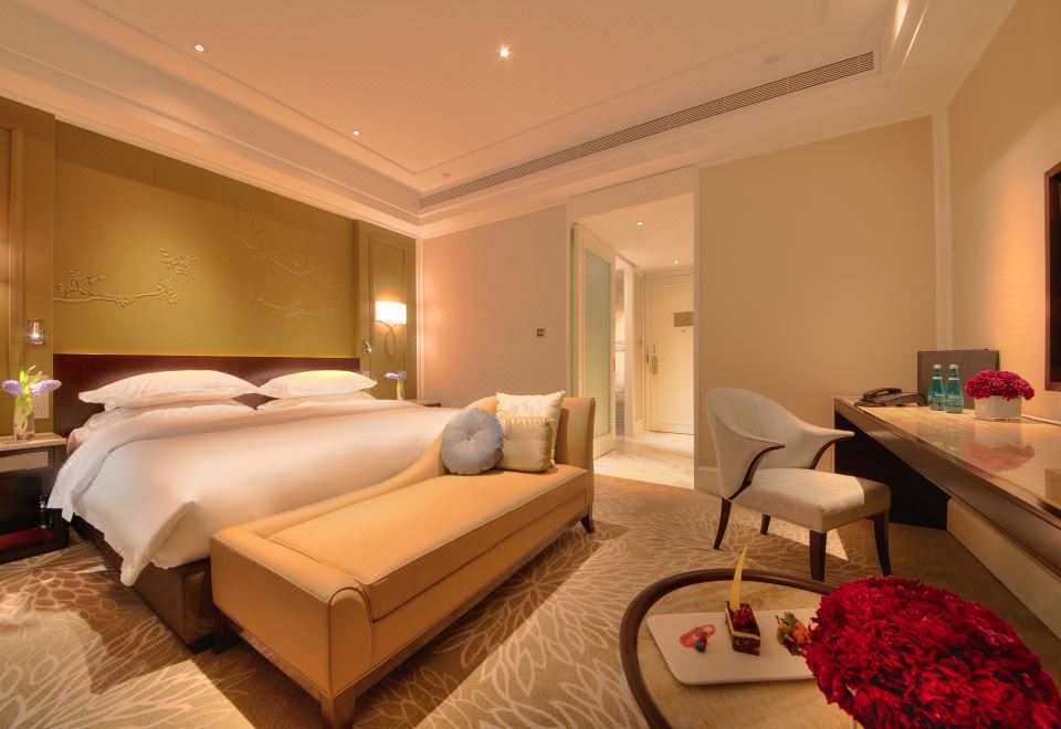 商务大床城景房（全景落地窗）