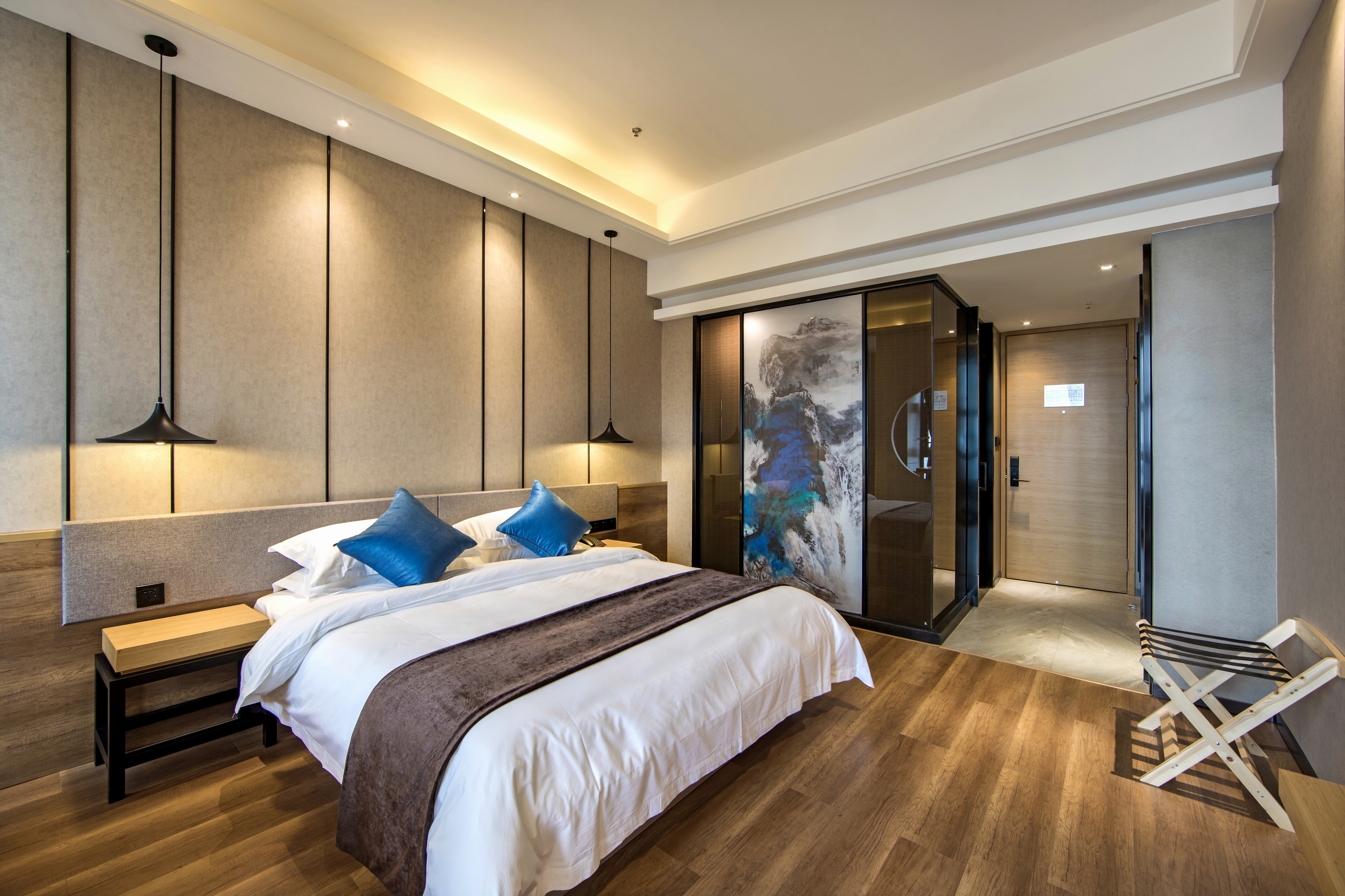 轻享大床房（高空落地城景+静逸睡眠）