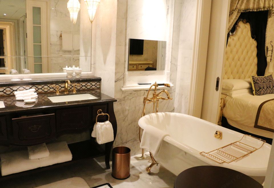 the Castle Hotel, A Luxury Collection HotelCastle Suite