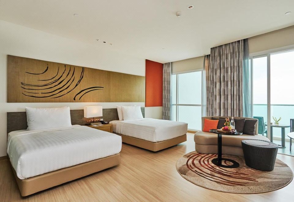 Mövenpick Siam Hotel Na Jomtien PattayaJunior Suite