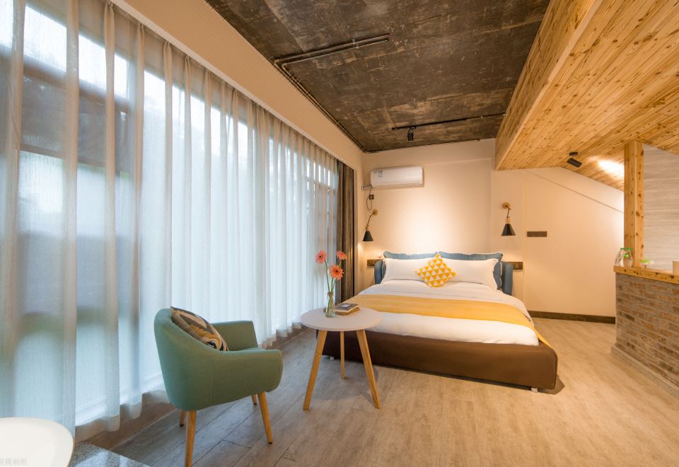 LOFT森林浴缸套房