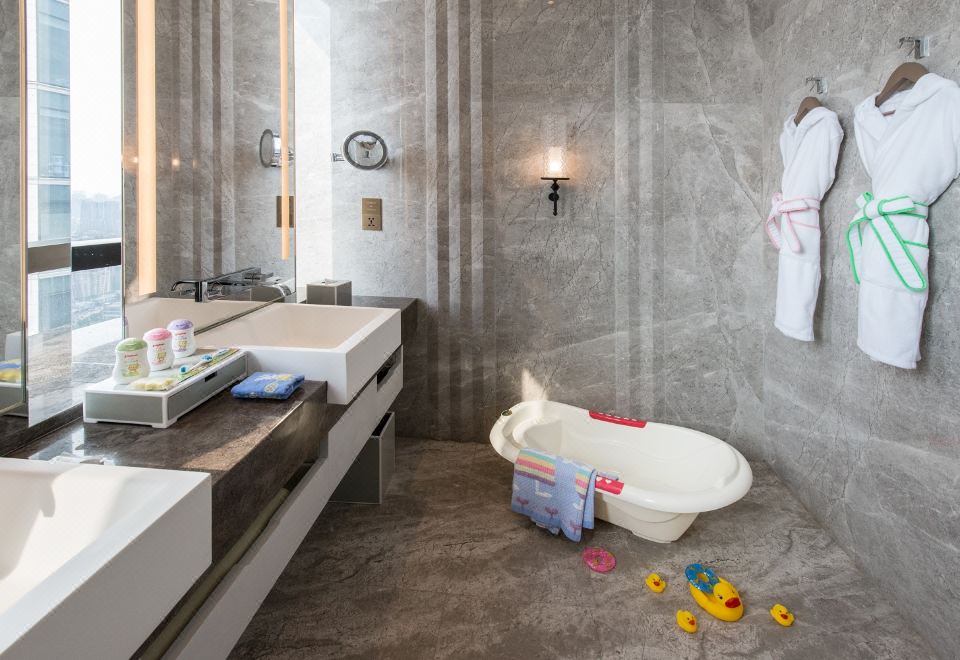 Grand Hyatt XianGrand Hyatt Family Room