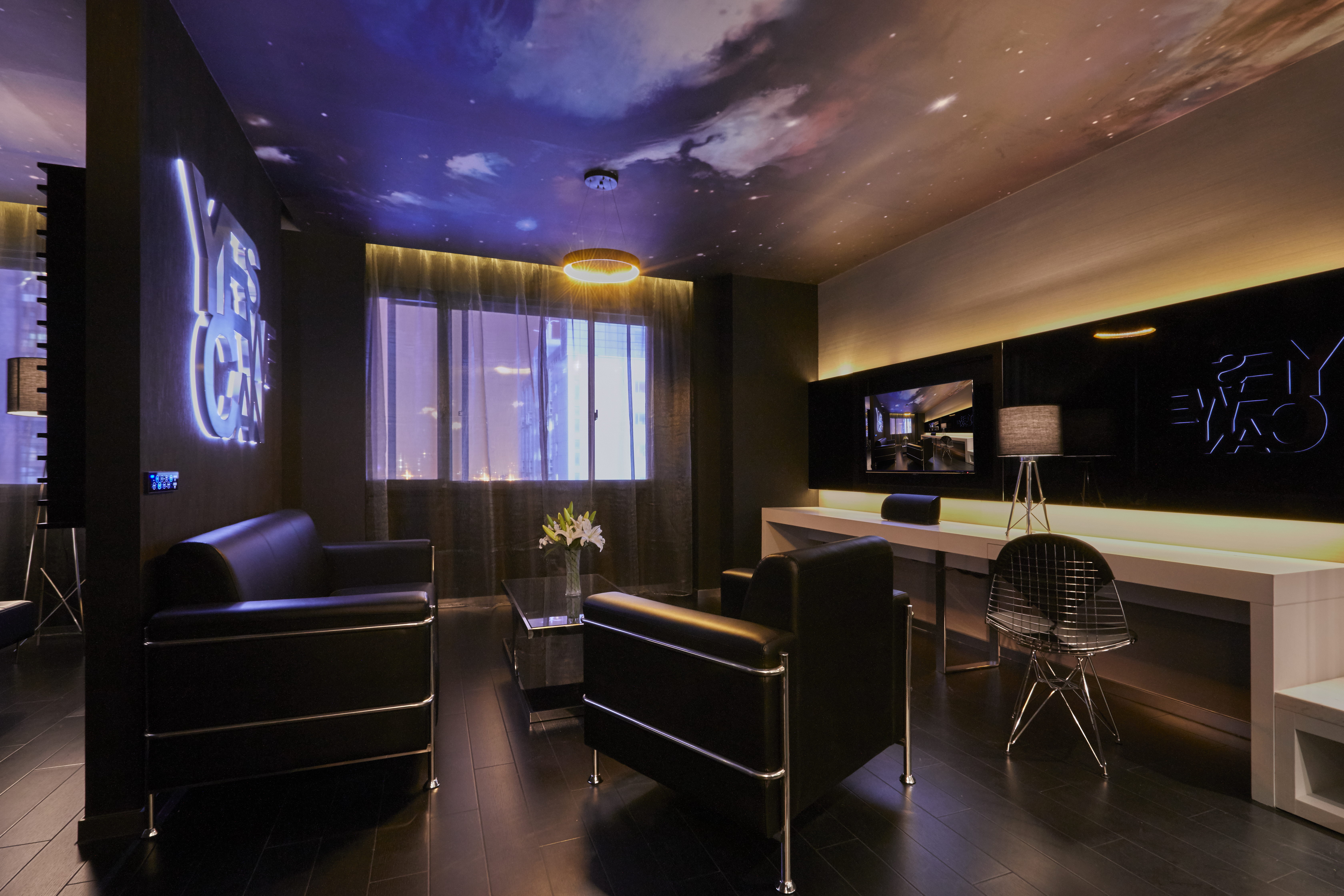 星空套房（电视投屏+小冰箱）