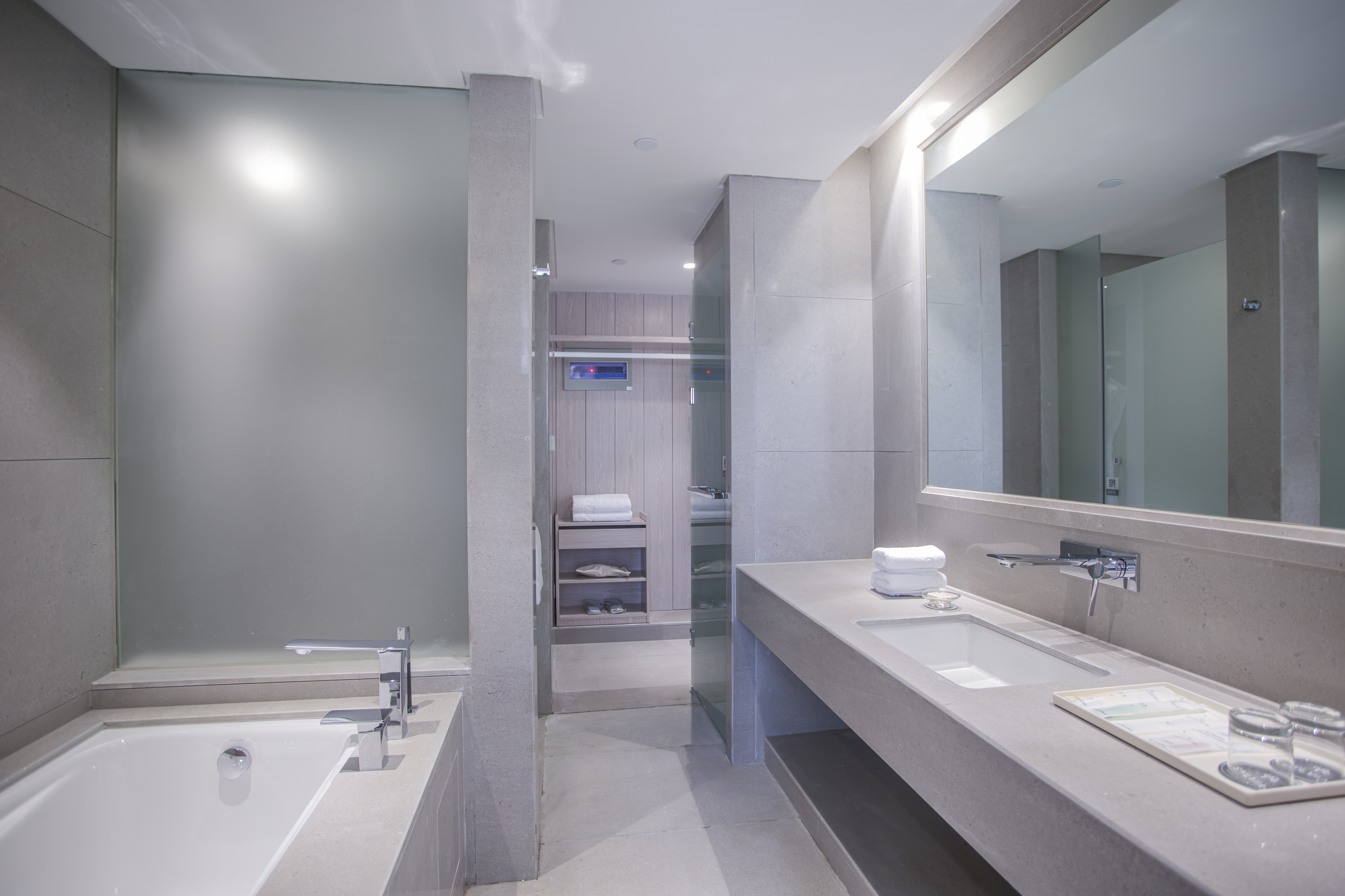 Sylvia Hotel行政城景双床房（地暖）