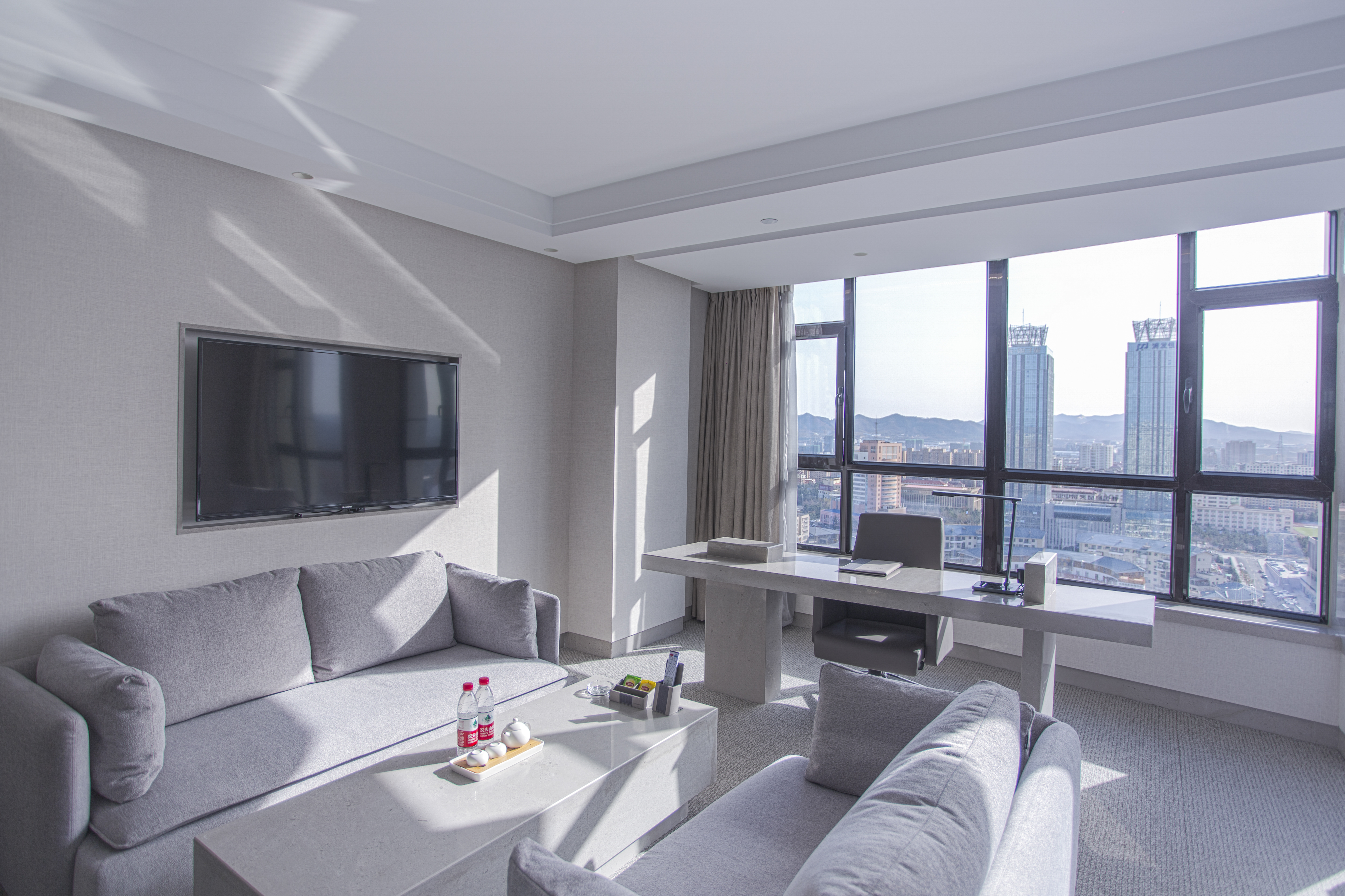 Sylvia Hotel行政城景大床房（地暖）