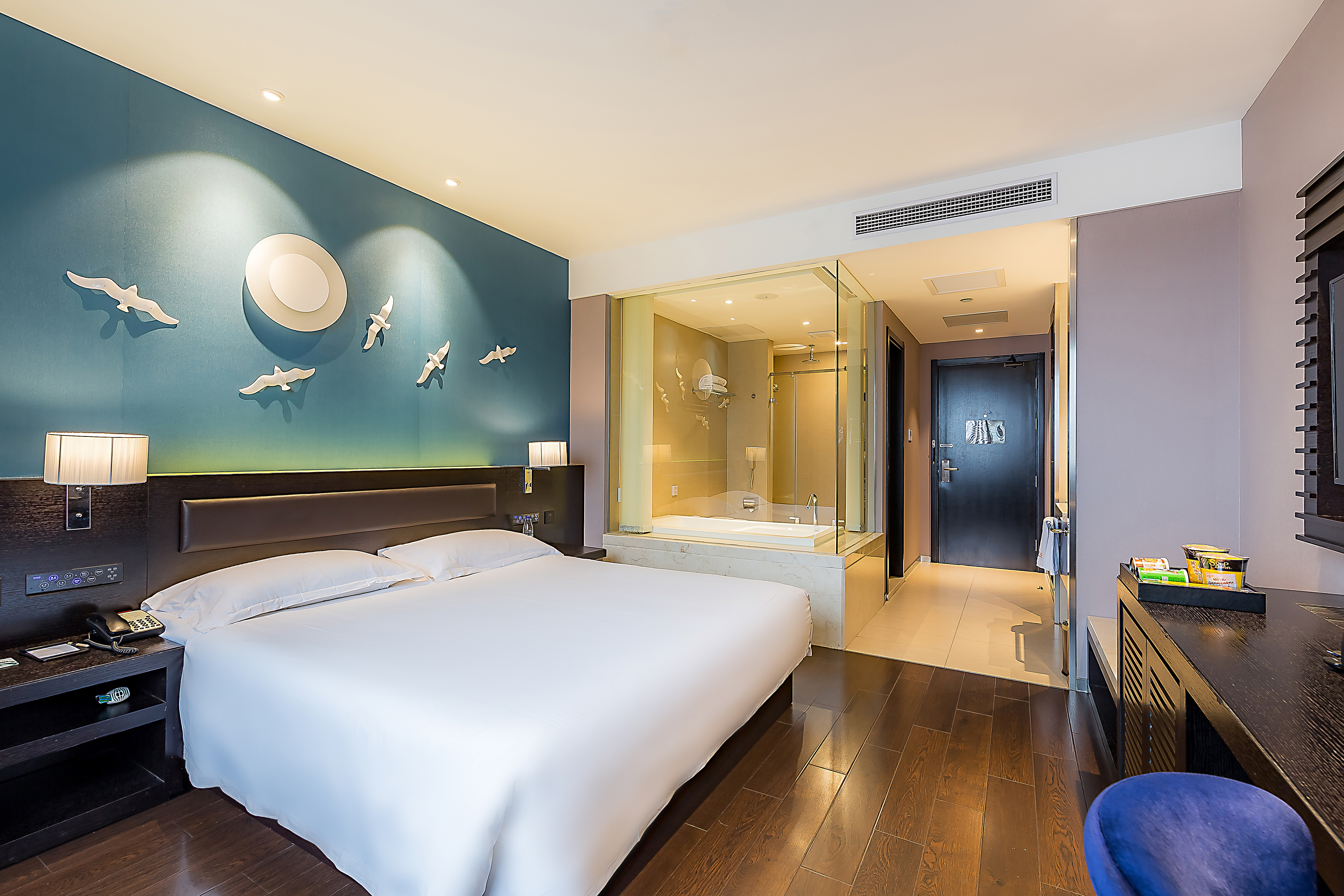 水晶豪华大床房（电视投屏+小冰箱）