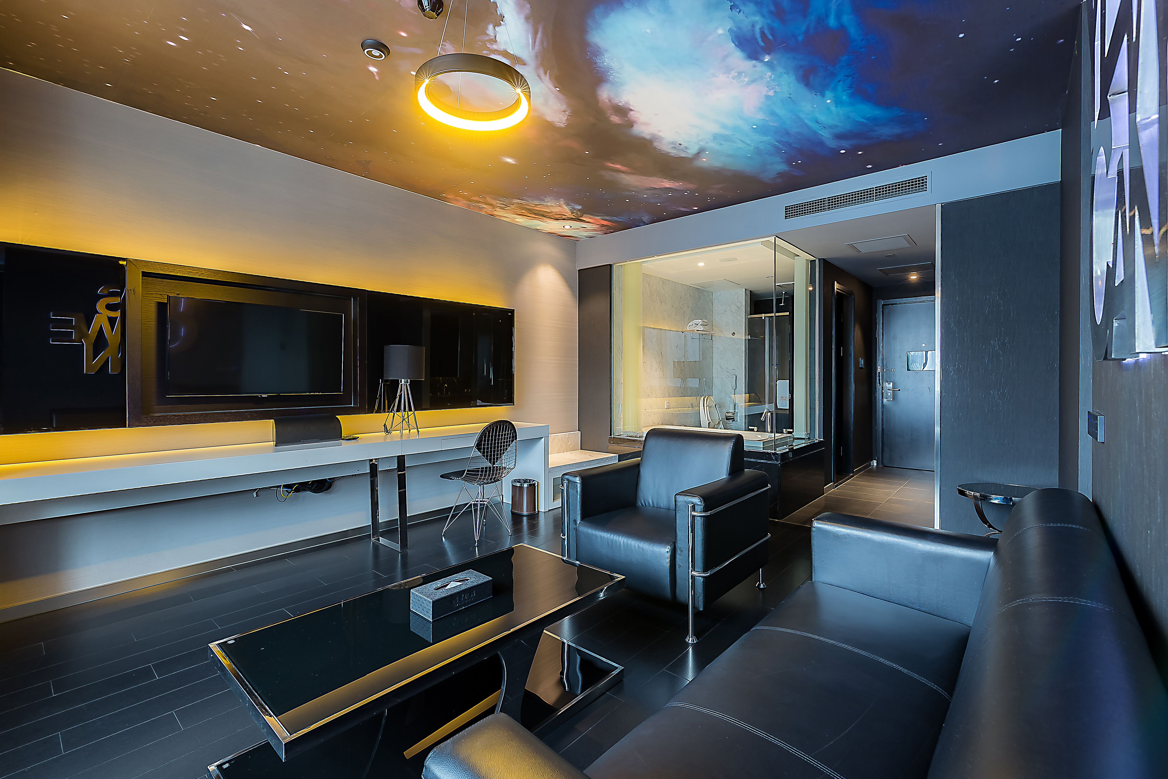 星空套房（电视投屏+小冰箱）