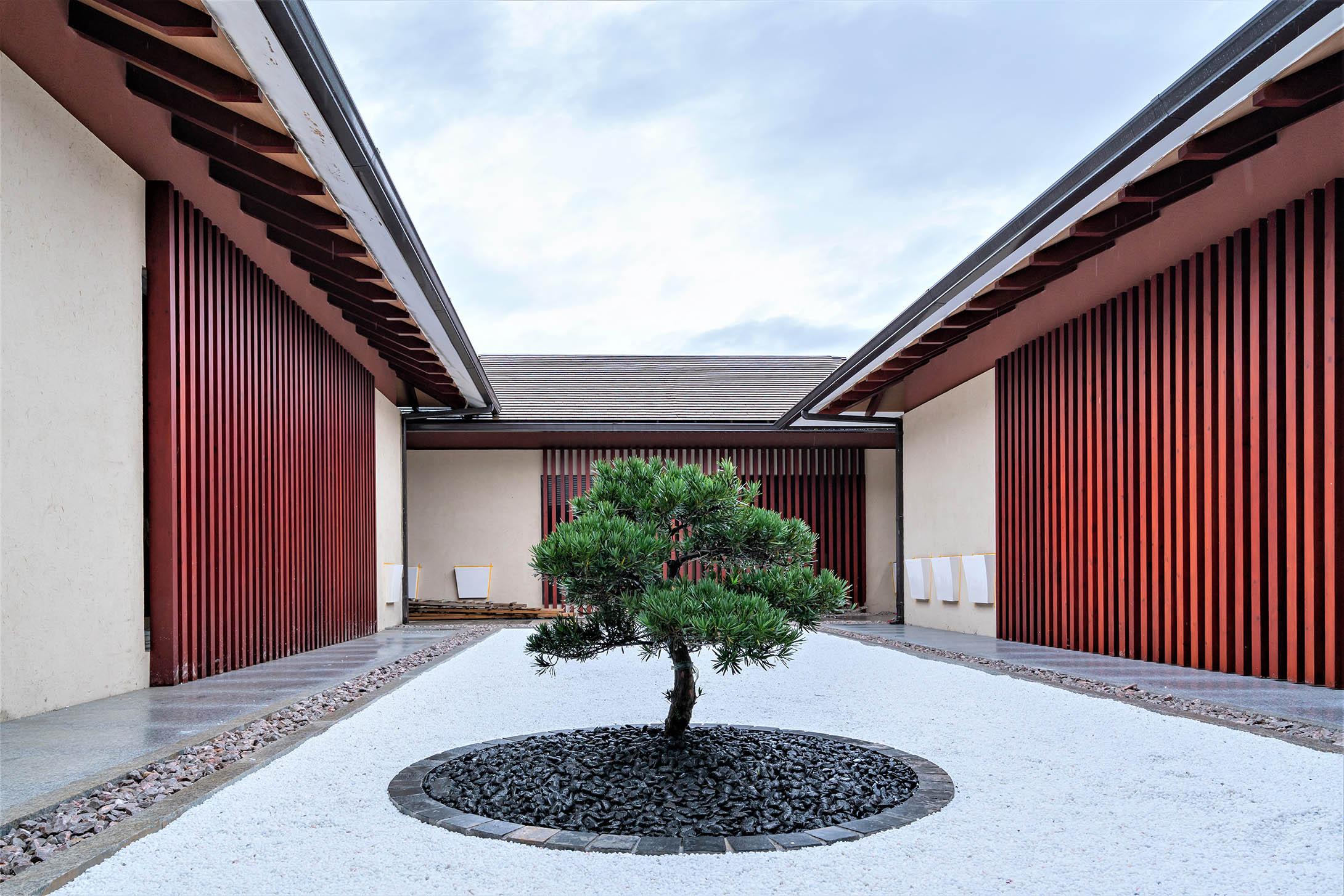 玉罗山水四合院