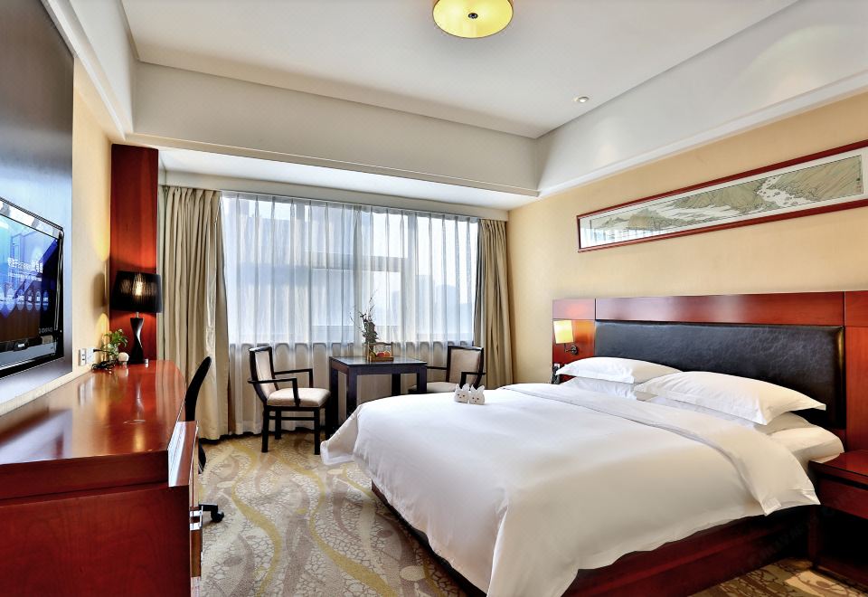 Cozy Elegant Double Bed Room