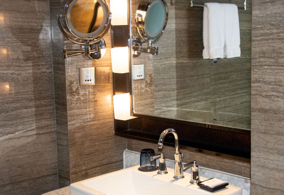 Sheraton Langfang Chaobai River HotelExecutive Suite