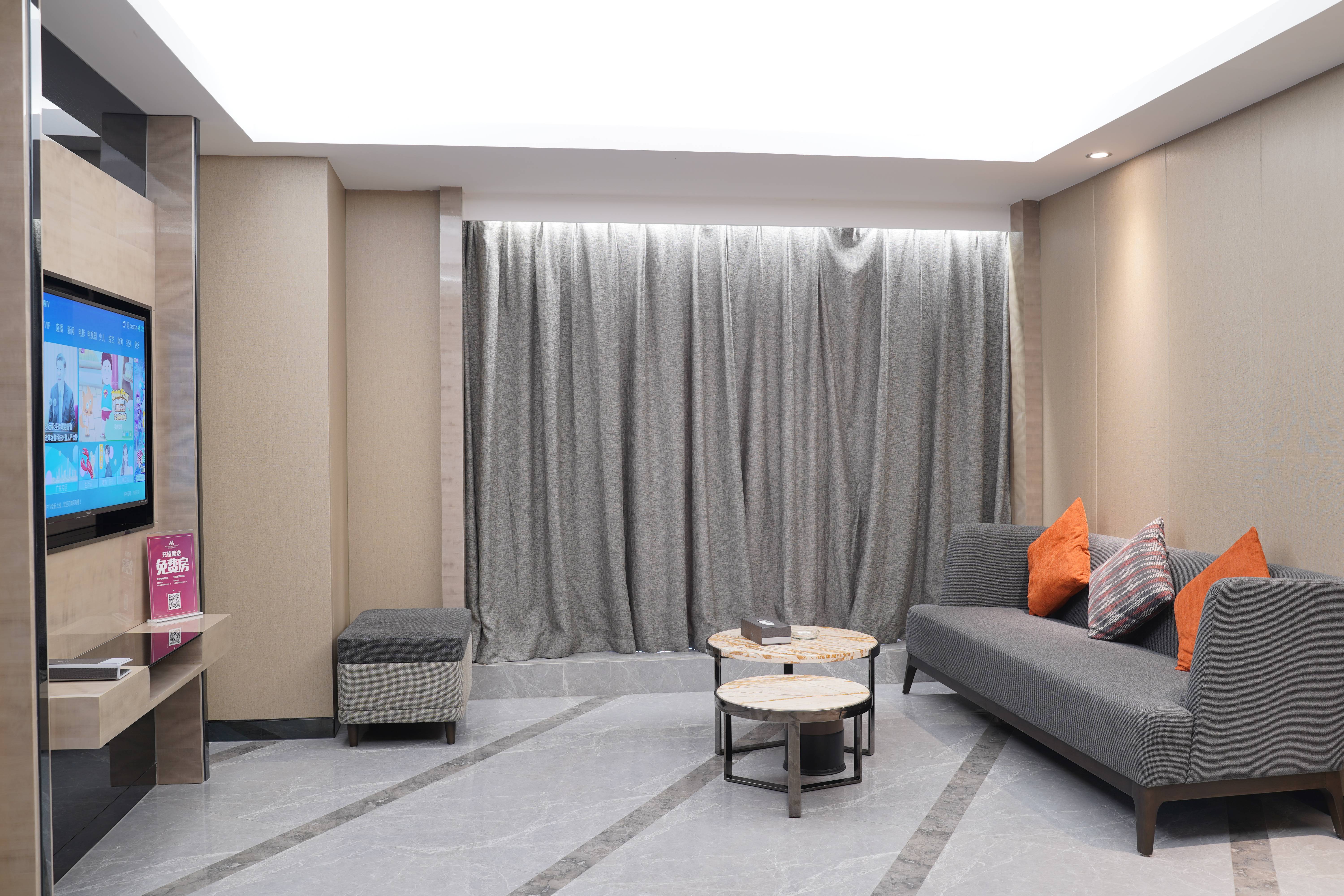 商务套房（宽敞明亮+现代轻奢+一厅一房大床两衞）