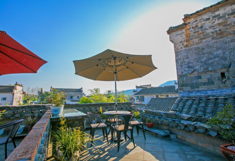 壹号院·成道带大露台徽韵亲朋双床房