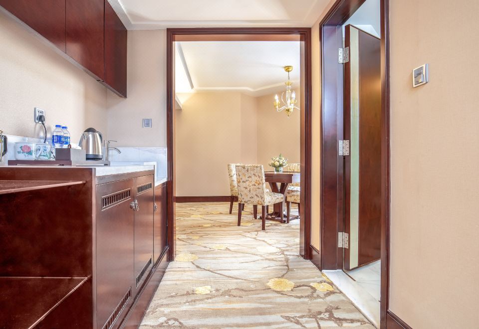 巨幕影音家庭套大床房