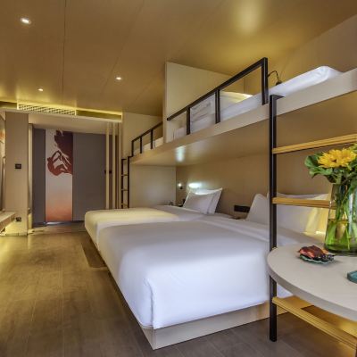 闔家·四人家庭房 何夜青年旅行飯店（西安鐘樓地鐵站店）優惠