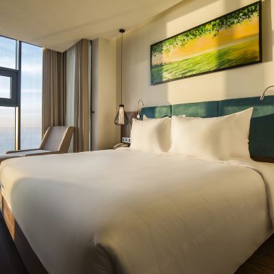 Premier Deluxe king Room with Beachfront Maximilan Danang Beach Hotel Promo Code