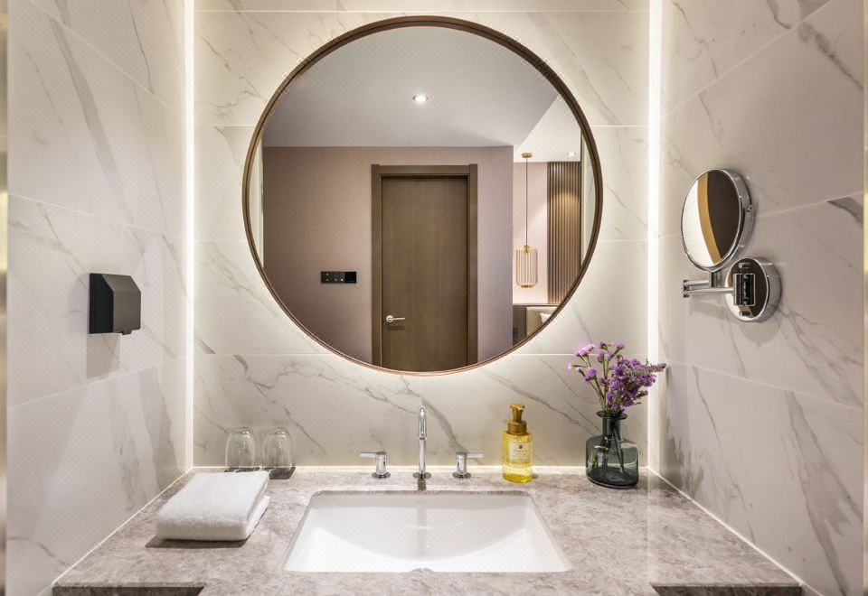 Crystal Orange Beijing South Station MuxiyuanlExecutive King Room (Bathtub)