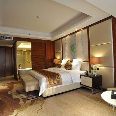 商務江景大床房（180°江景） 梧州國龍大酒店優惠