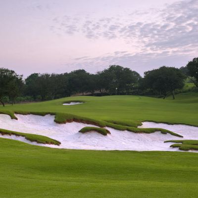 高爾夫景觀大床房【享錦標賽級黑石球場全景】 海口萬麗酒店優惠