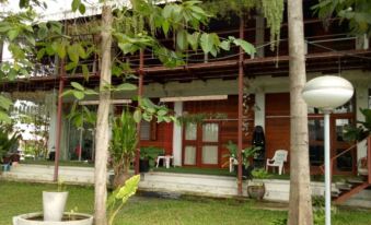 Baan Sribenjarat Resort