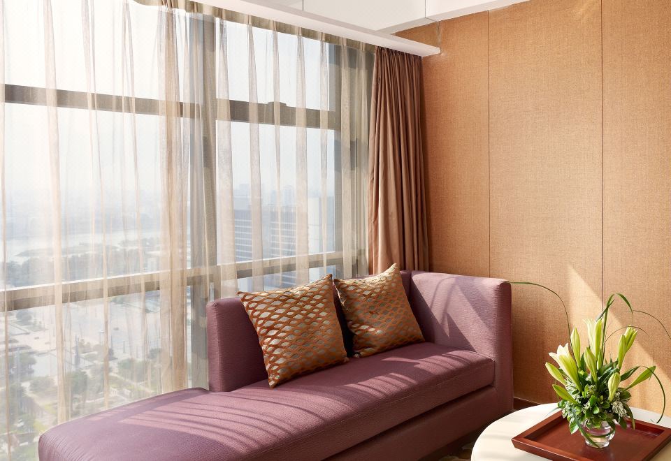 Radisson Blu Hotel LiuzhouSmall Business Suite