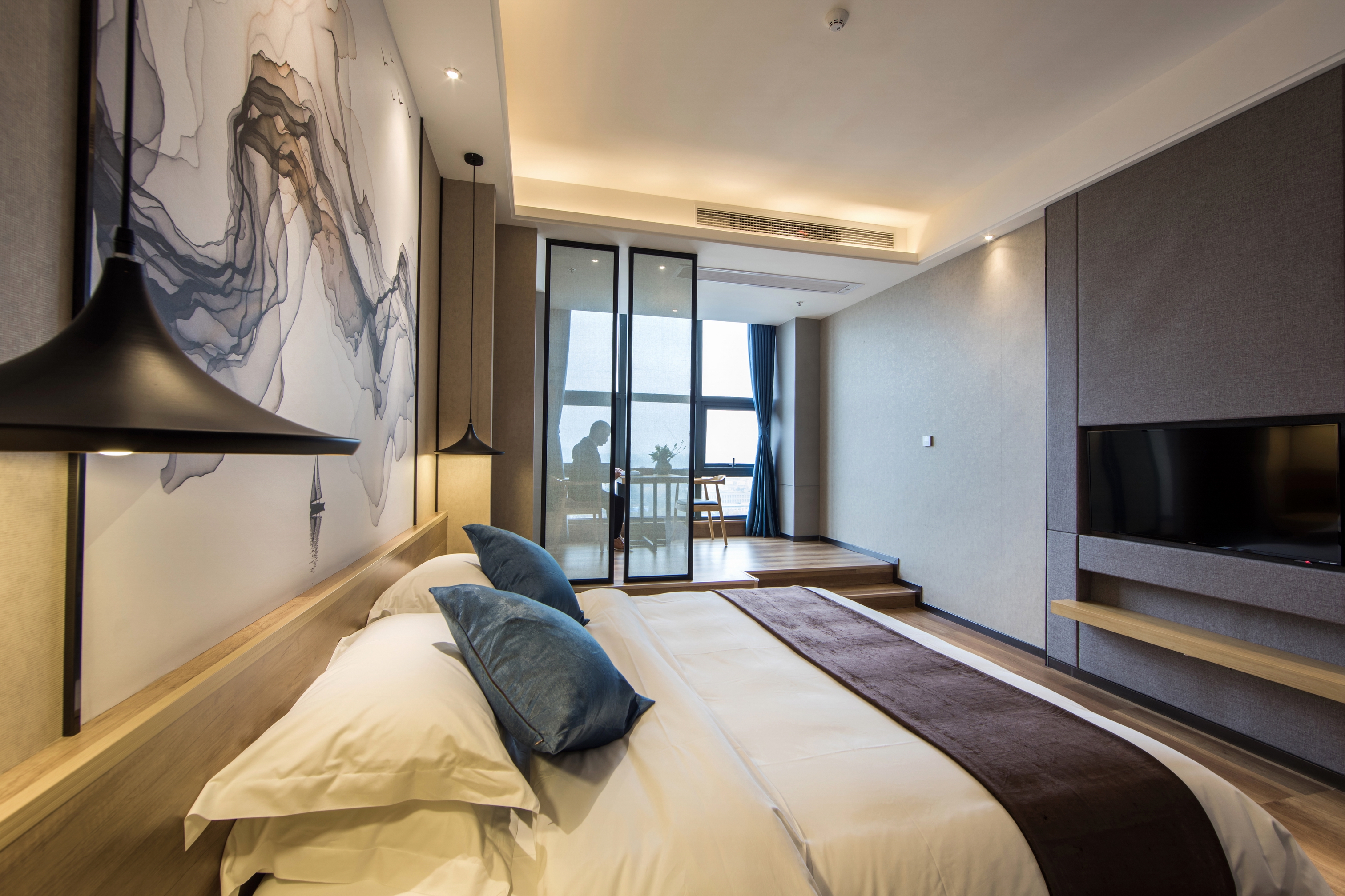 轻享大床房（高空落地城景+静逸睡眠）