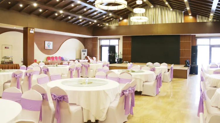 チアンエン ホリデイ ホテル 食事・レストラン