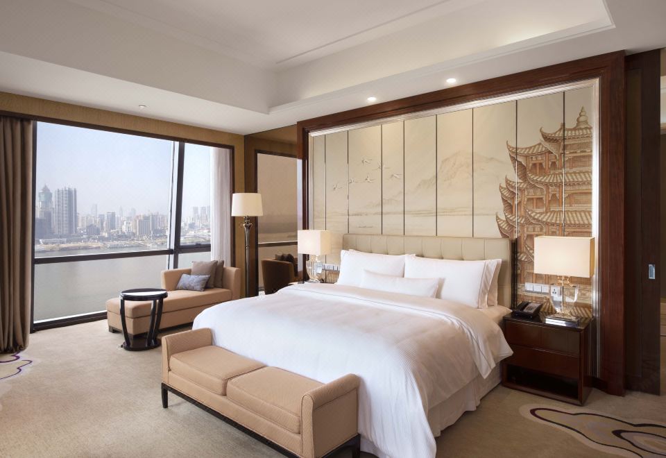 行政套房 「夜色低語，逸享江城燈火闌珊」