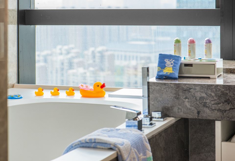 Grand Hyatt XianGrand Hyatt Family Room