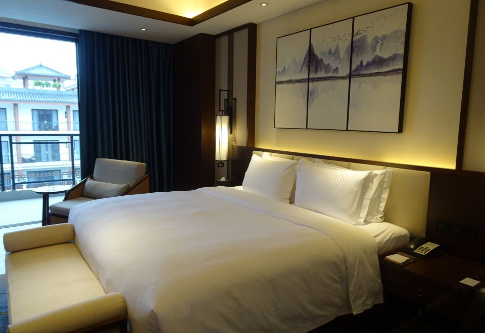 豪華園景陽臺大床房