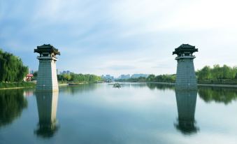 Xana Hotelle (Xi'an Hancheng Lake Scenic Area)