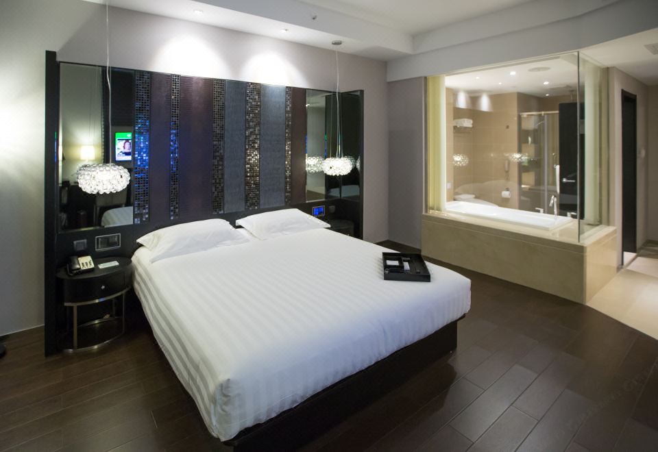 商務大床房（小冰箱+保險柜）