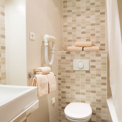 Quadruple Room Hotel de la Cite Rougemont Paris Promo Code