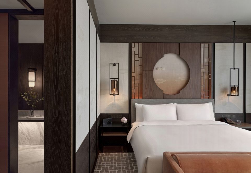 柏悦套房「尽享都市繁华景观」