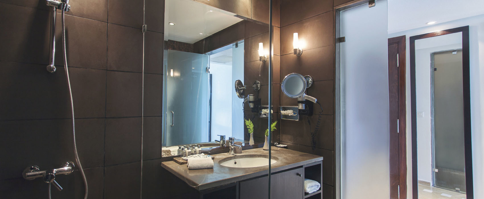 海景及泳池景豪华特大床间