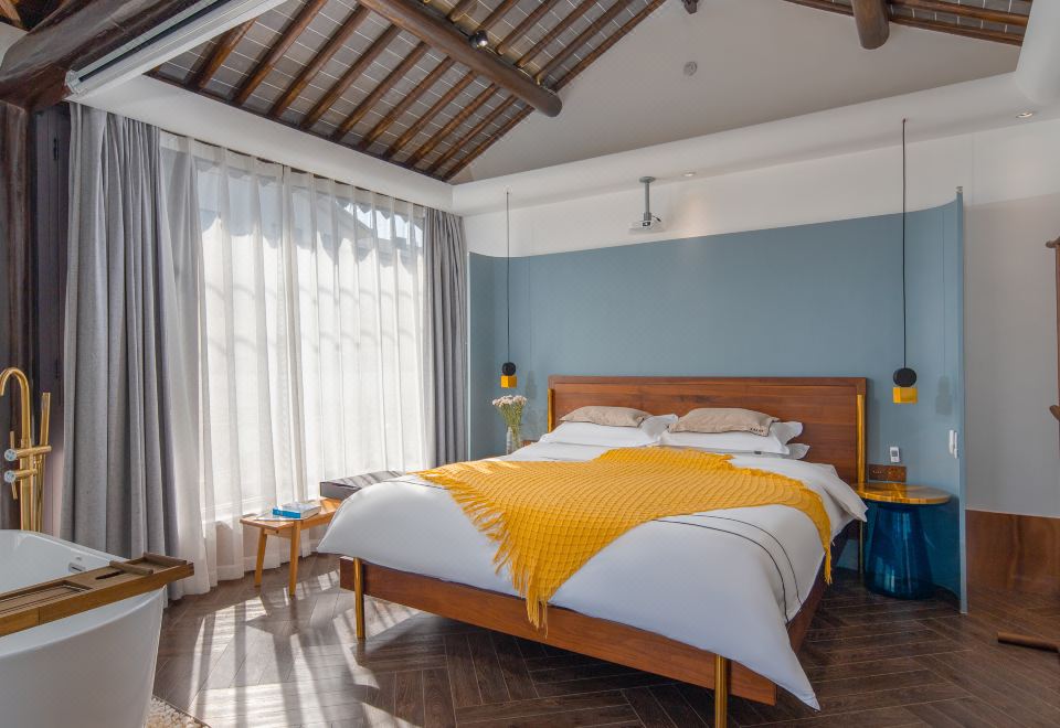 月滿軒窗·弦思大床房「巨幕投影·智能茶臺」