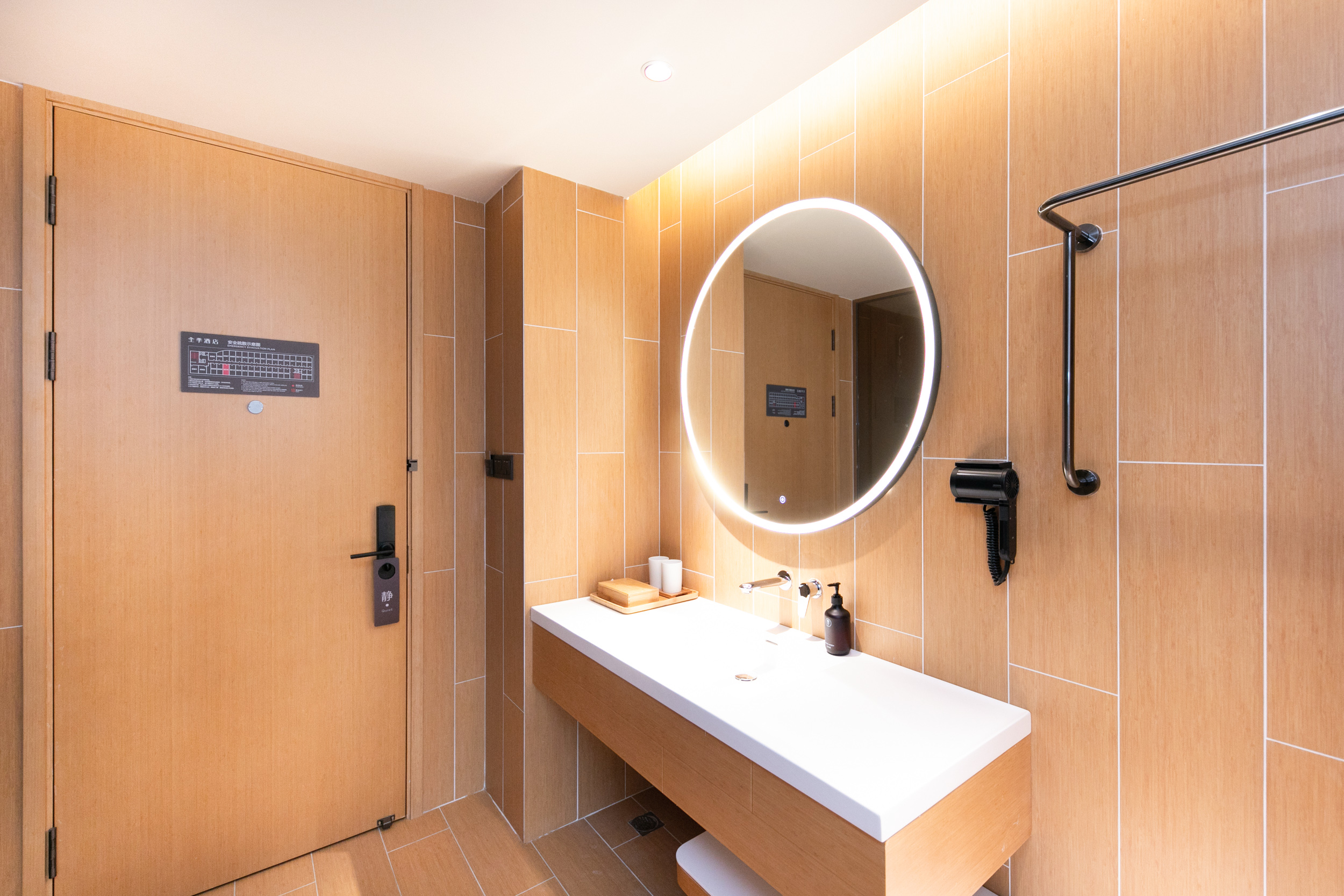 双床房（ 65寸投屏大电视+金可儿床垫）