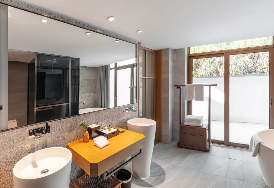 二居室家庭套房（一大一小床+私密空间）