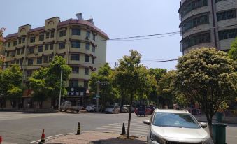 Yudong Tianmao Apartment Hotel