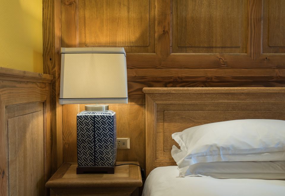 Songtsam Shangri-la LinkaDeluxe Double Room