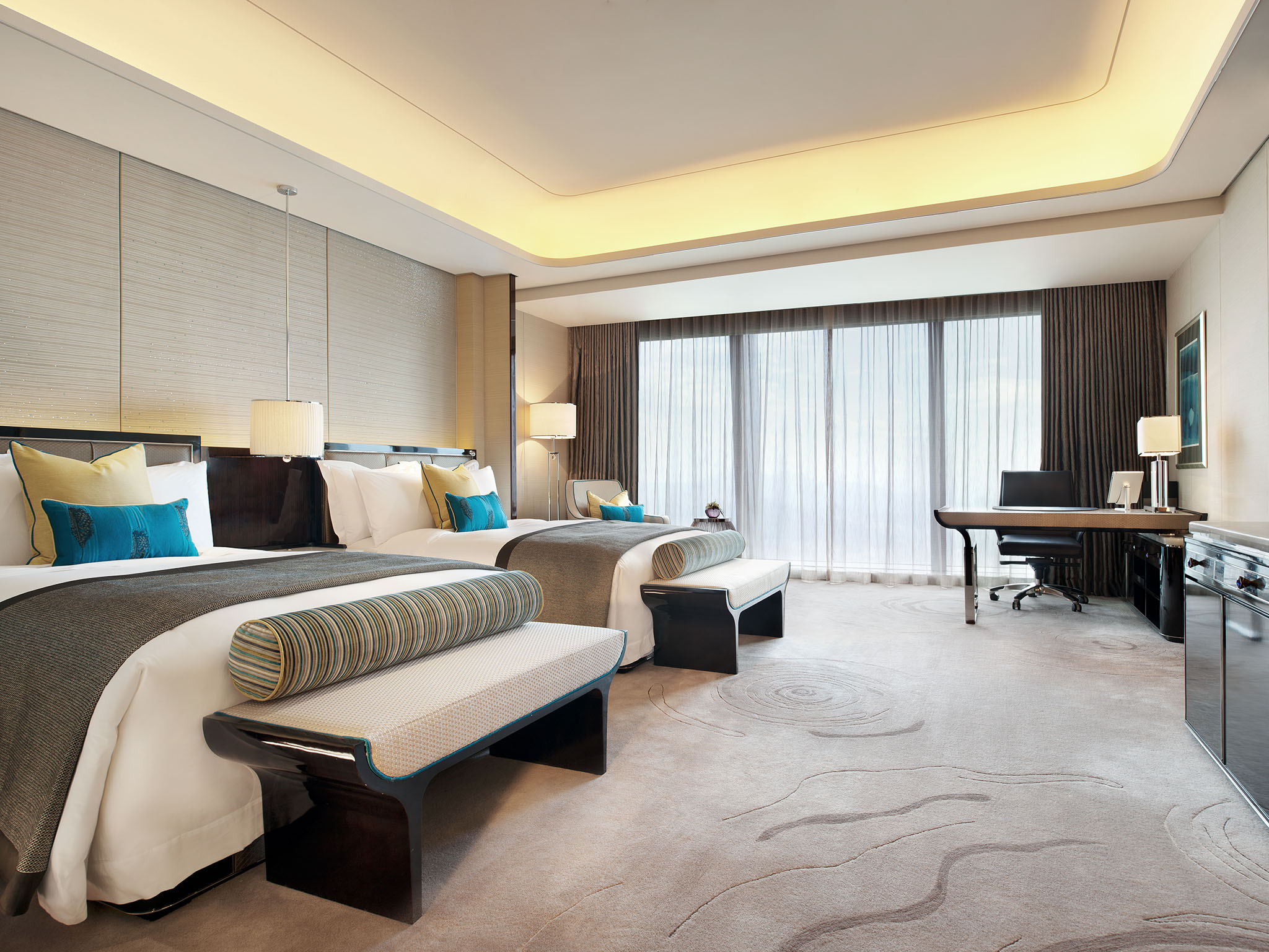 The St. Regis Shenzhen豪华城景双床房 ?纵览繁华都市日夜叠影?