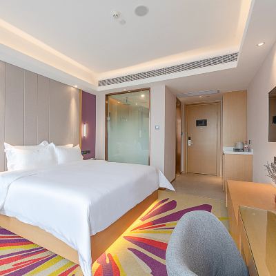 行政大床房（空氣凈化機、藍牙音響、無線投屏） 麗楓酒店（中山火炬開發區輕軌中山站店）優惠