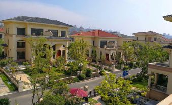 Linghai Courtyard Villa