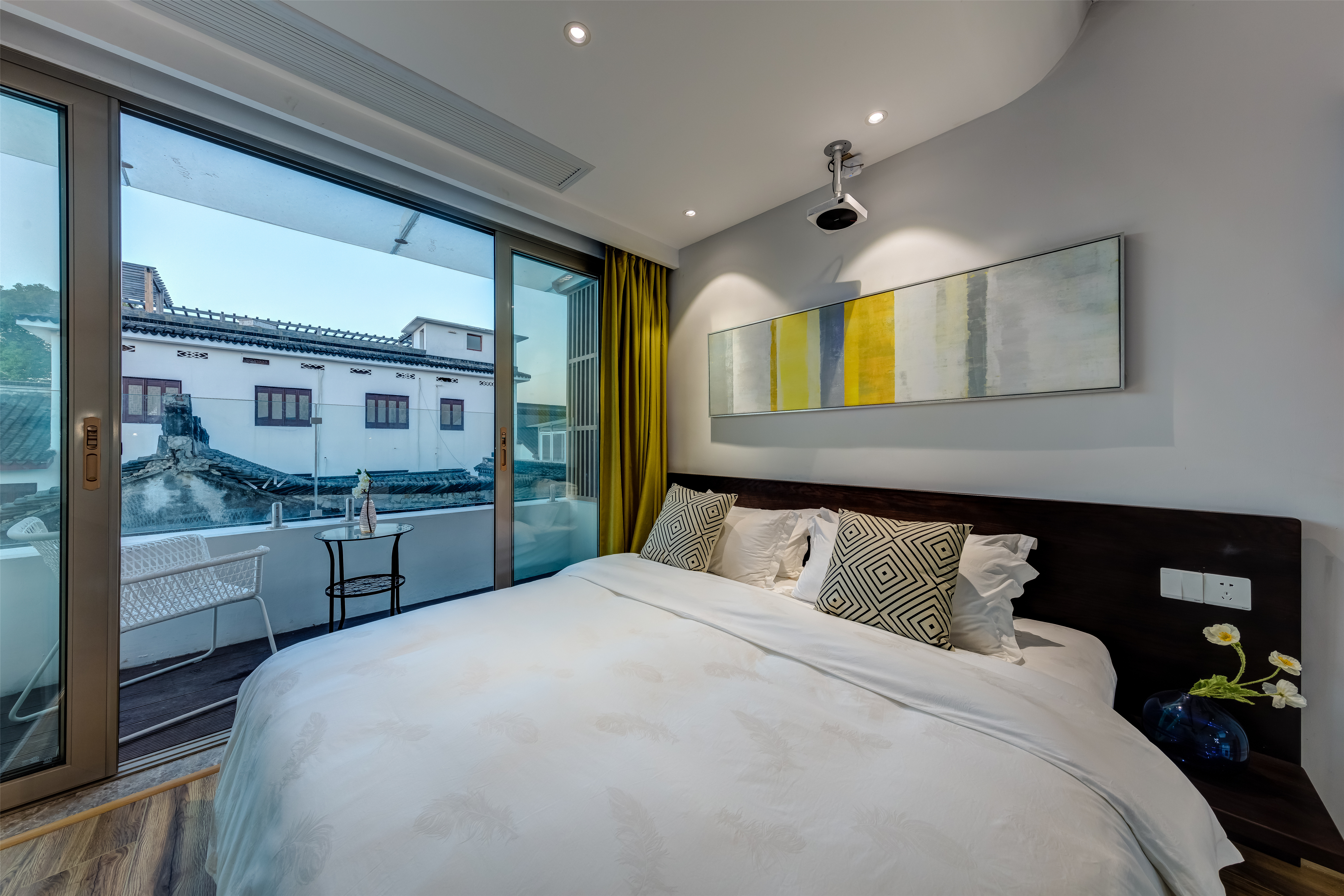 铃兰白露台复式家庭套房