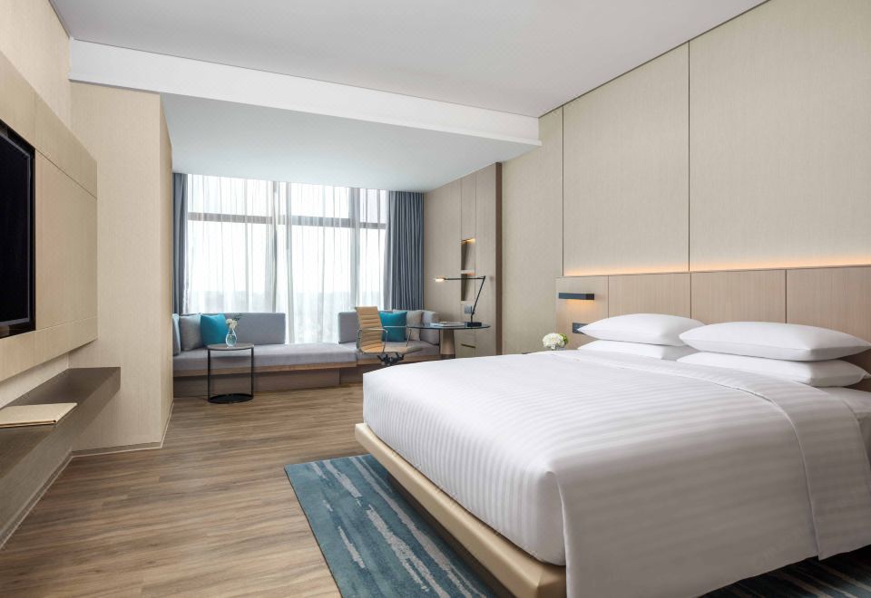 Courtyard by Marriott Shenzhen BaoanPremier Queen Room
