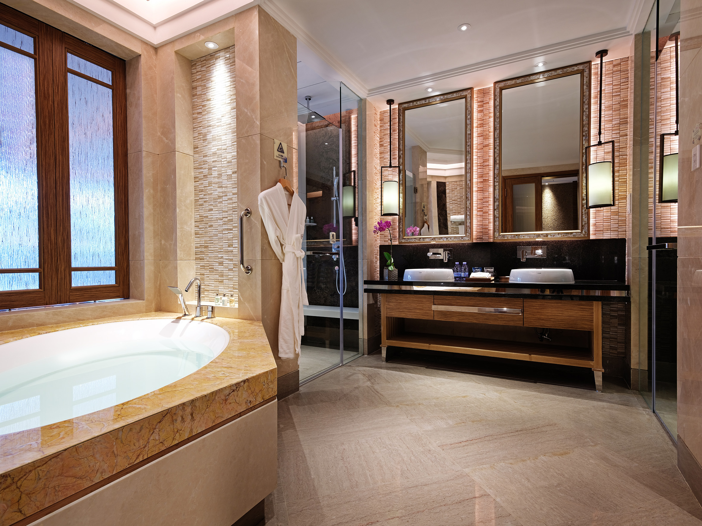 Regal Palace Hot Spring Hotel Guangzhou园景套房-景观阳台-独立浴缸-一室一厅