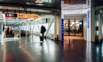 Air Rooms Rome Airport by HelloSky