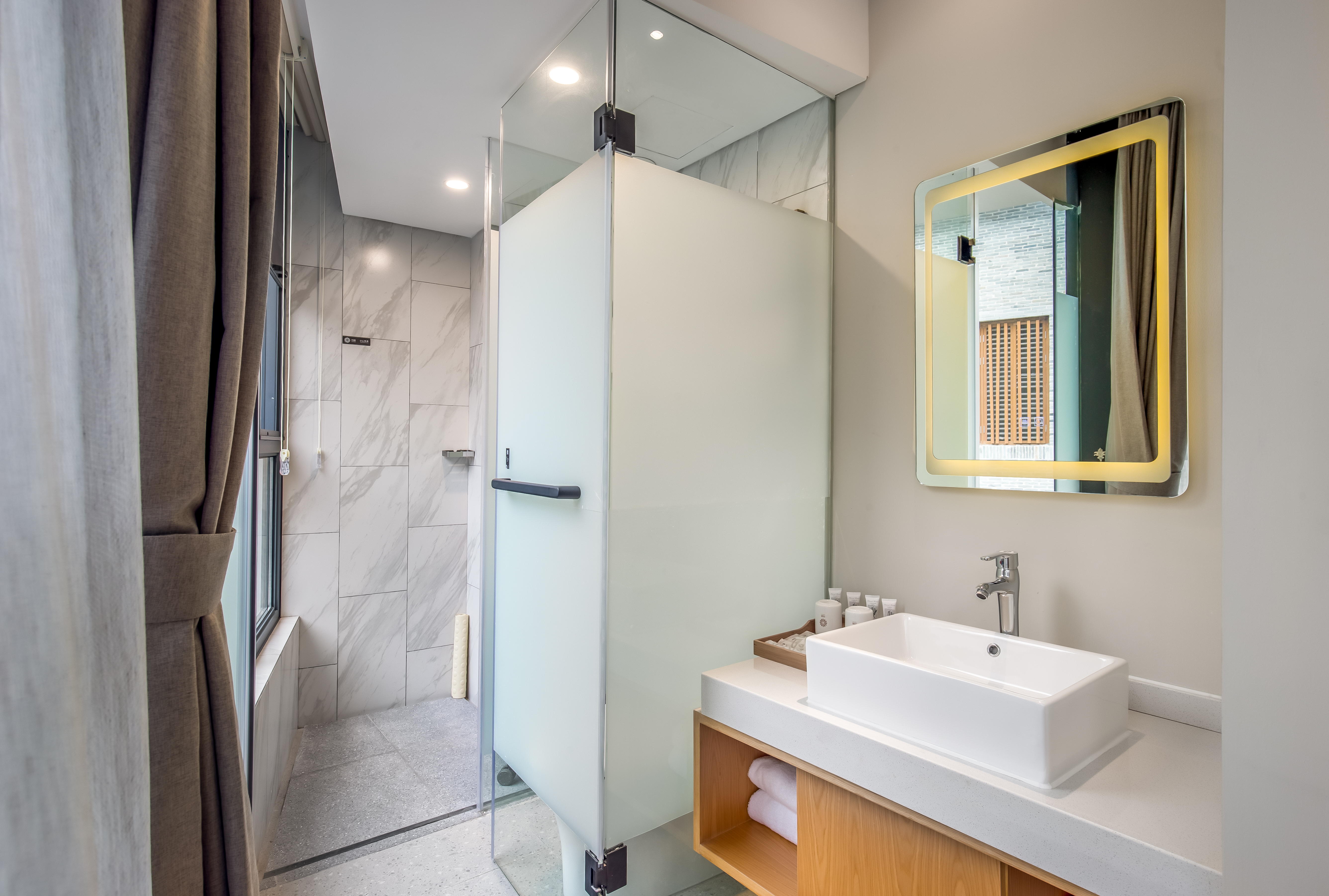 Floral Hotel · Memorize Scene Yangshuo West Street hotel精选大床房『乾湿分离』