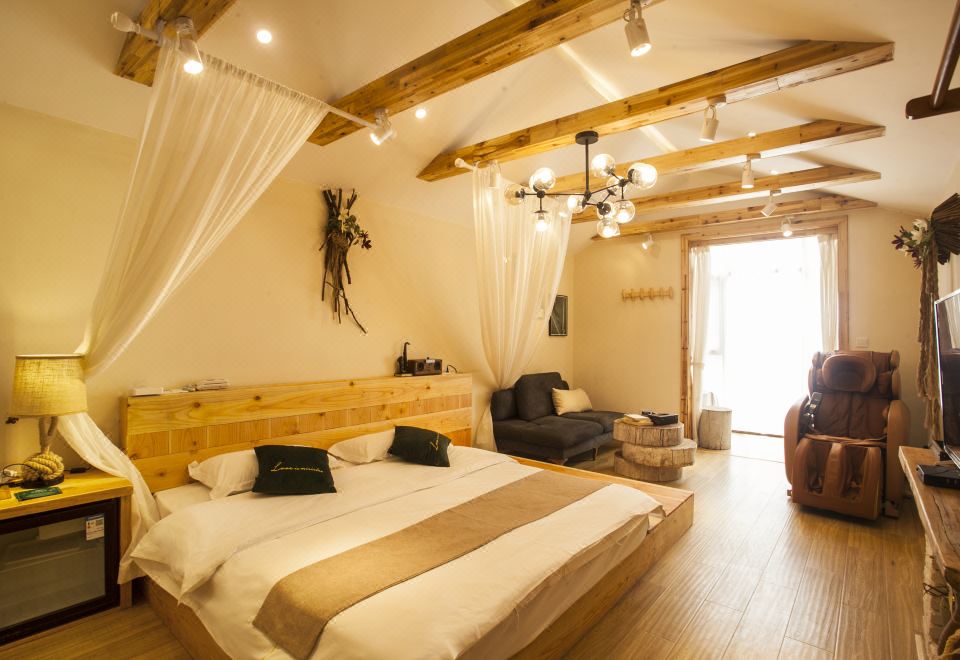 Muyi Double Bed Room (Tub, Massage Chair, Fridge, Smart Toilet, Private Courtyard, Riverside View)