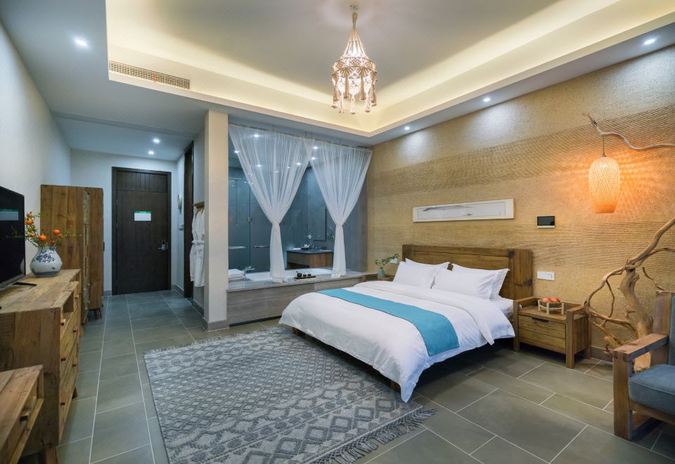 Qingfeng Xianju Hostel Cloud Mist Double Bed Room With 2nd Floor Lake-View Outdoor Balcony + Private Bathtub + Infinity Pool