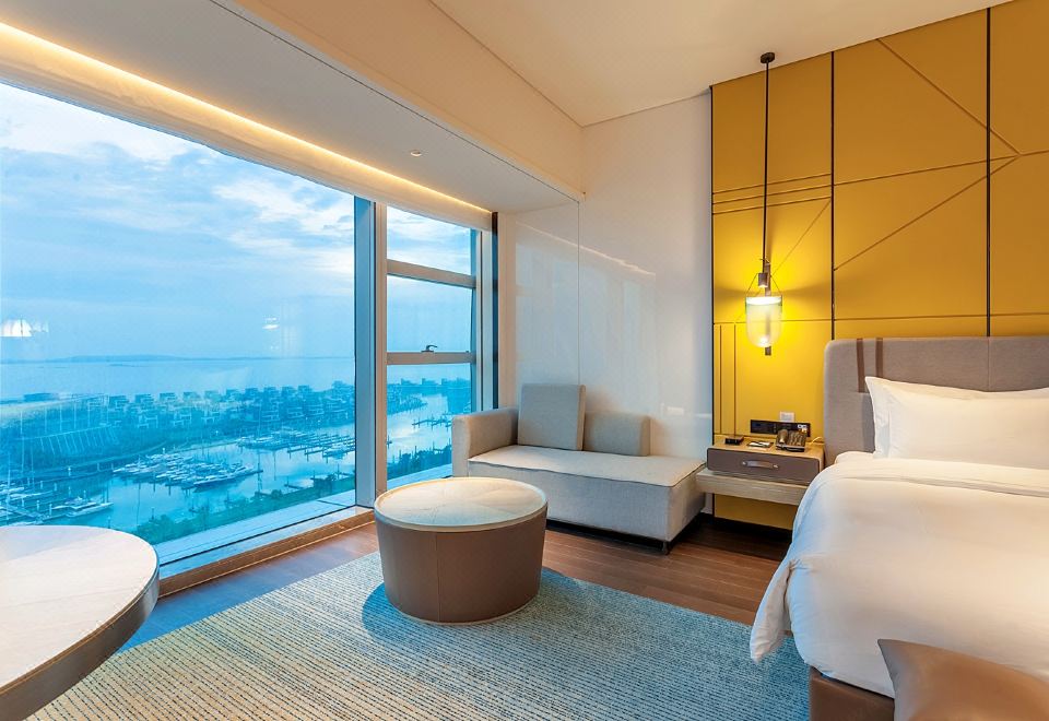 豪華海景大床房（180度全落地窗看海景日出）